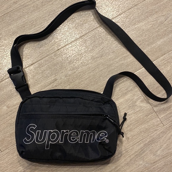Authentic Supreme Shoulder Bag Black FW18 - Exclusive Rare bag - Picture 3 of 5